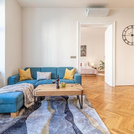 Stylish Luxury Flat In Old Town Lejlighed Bratislava Eksteriør billede