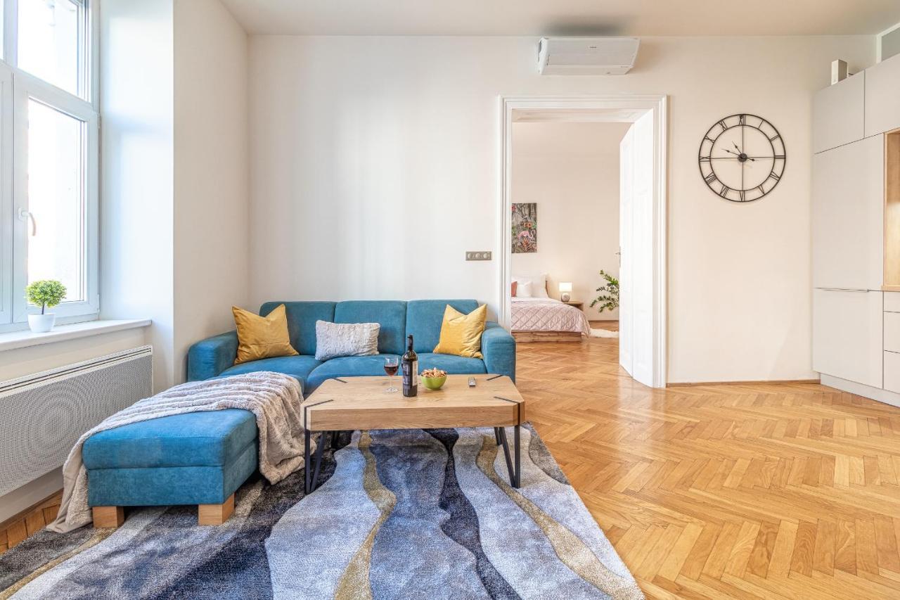 Stylish Luxury Flat In Old Town Lejlighed Bratislava Eksteriør billede